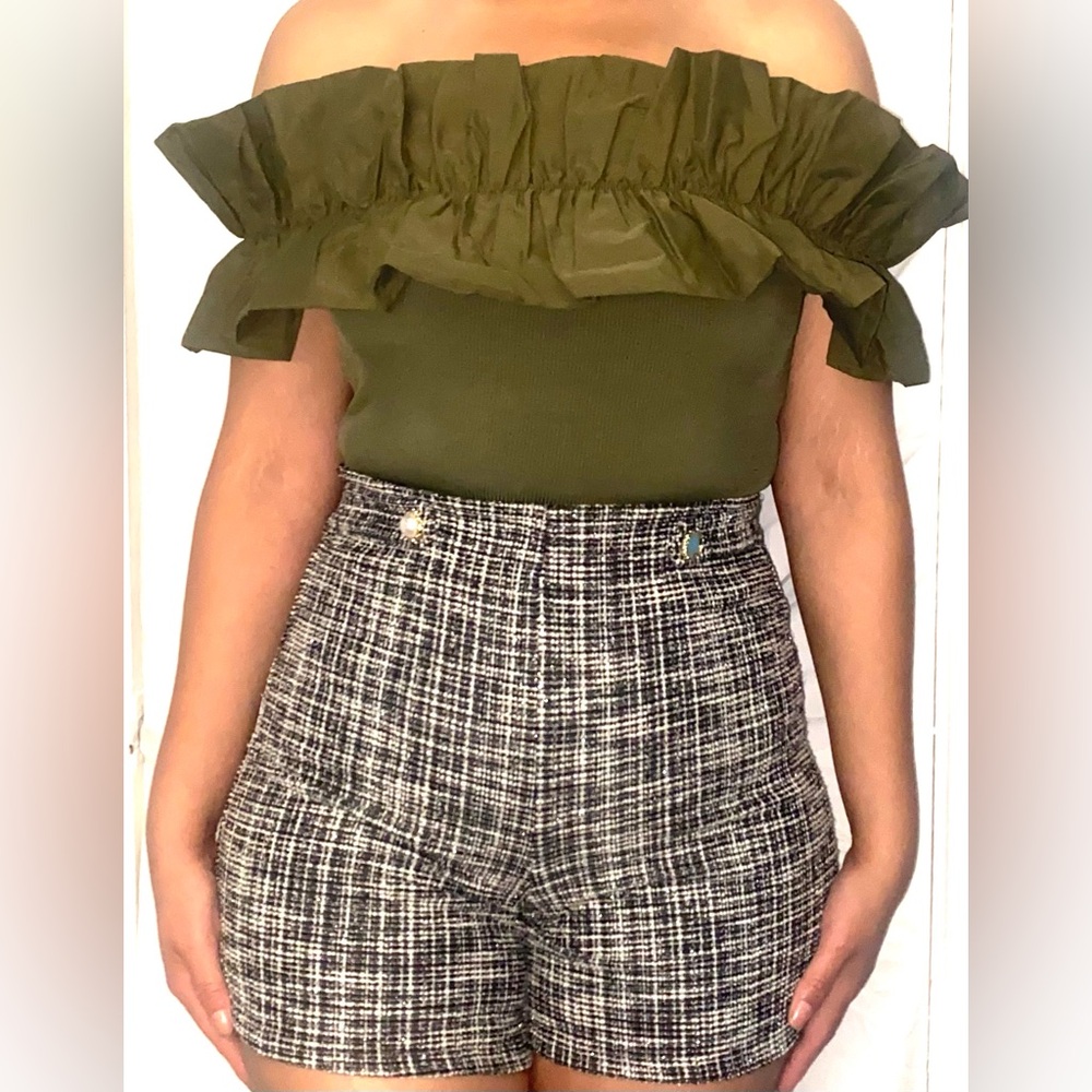 Short and elegant shirt used once and never worn. Very elegant for outings.